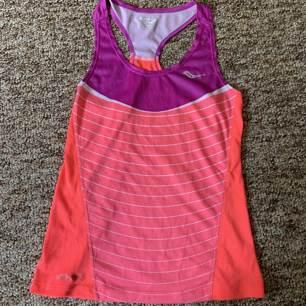 Saucony workout top size S